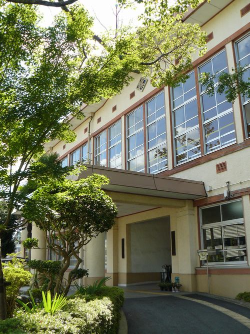 �Ֆ����w�Z�{��