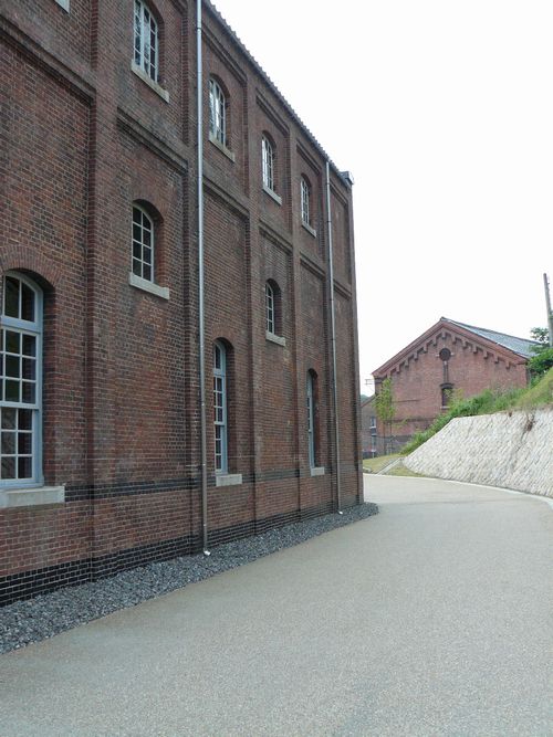 �ԗ����q�ɌQ